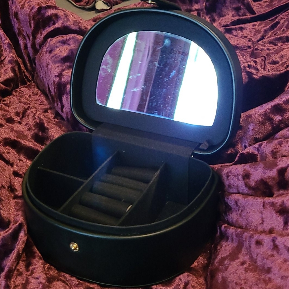 SALE!! ❤Jewelry case